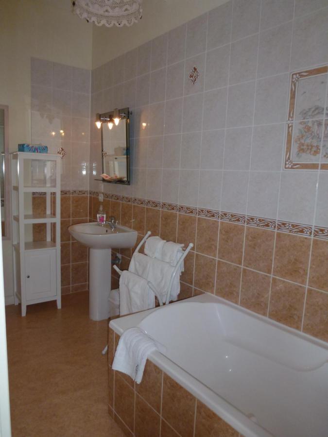 Le Logis De Faugerit Bed & Breakfast Frontenay-Rohan-Rohan Екстериор снимка
